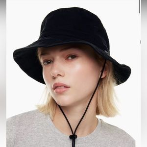 Aritzia TNA Drawcord Bucket Hat